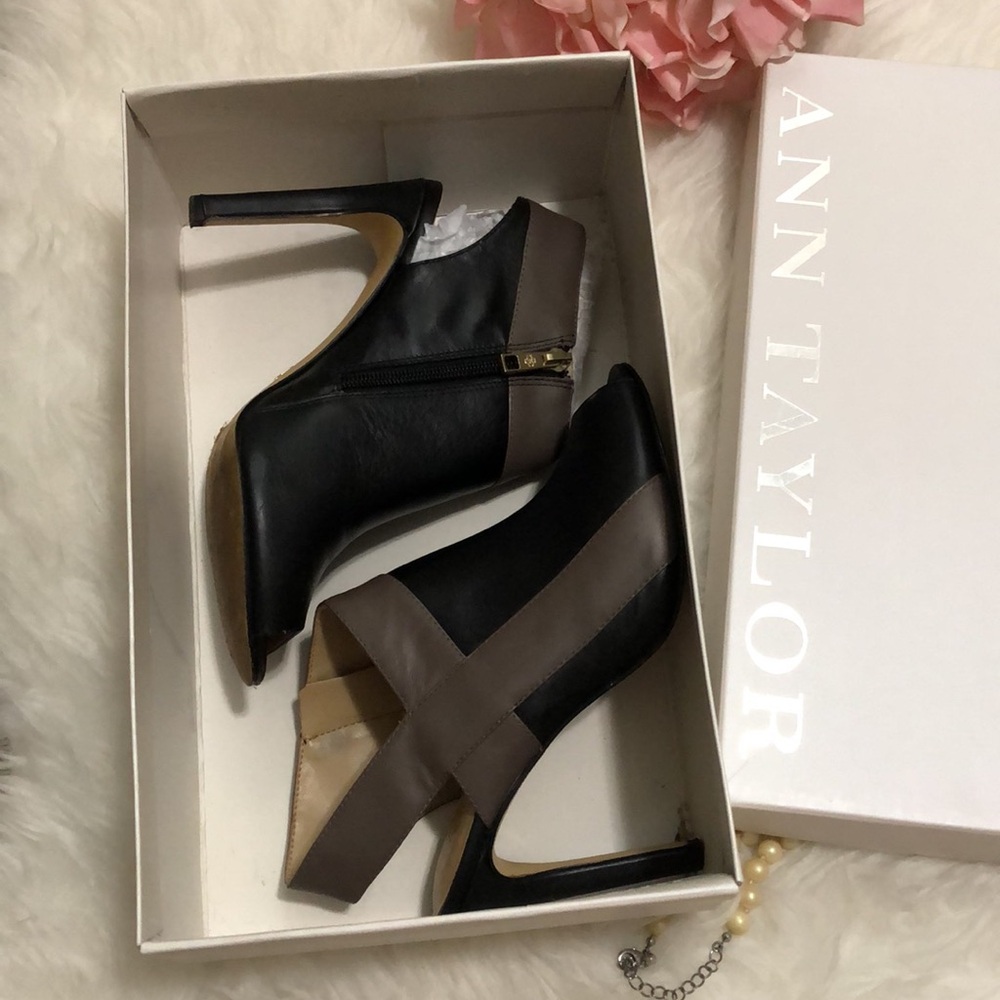 ANN TAYLOR • Elegant Black & Brown Open Toe Heels w Side Zipper Detail - Picture 13 of 16